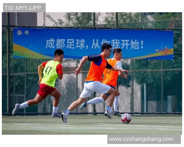 成都足球队蜕变之旅：从地方球队到全国瞩目的冠军争夺者